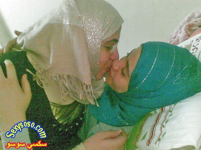 قبلات-محجبات-سحاقيات-3.jpg
