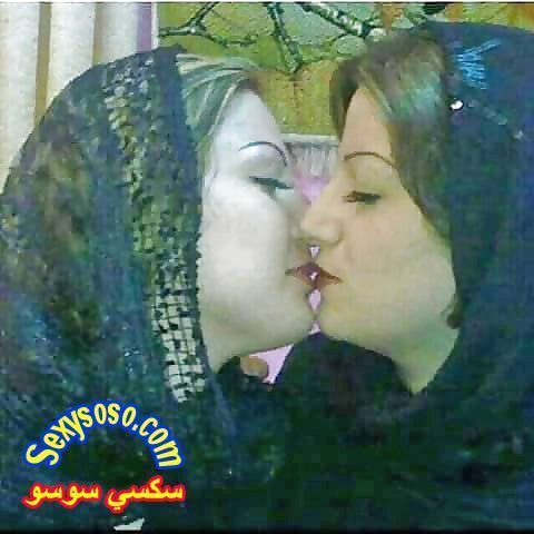 قبلات-محجبات-سحاقيات-10.jpg