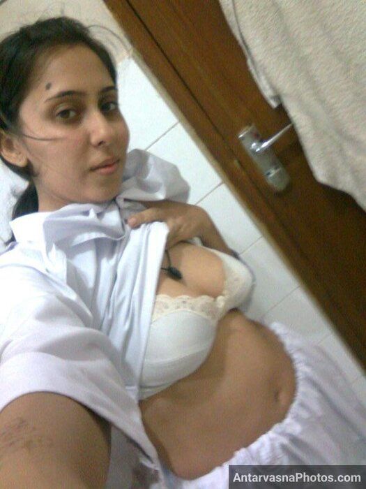 pakistani-hot-babe-showing-boobs-images-xxx-2.jpg