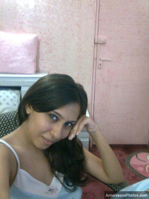 pakistani-hot-babe-showing-boobs-images-xxx-5.jpg
