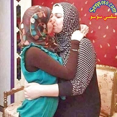 صور-ليز-محجبات-قبلات-رومانسية-11.jpg