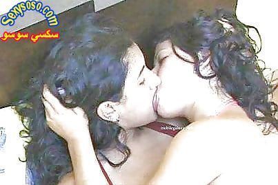 قبلات-مثليات-عربيات-5.jpg
