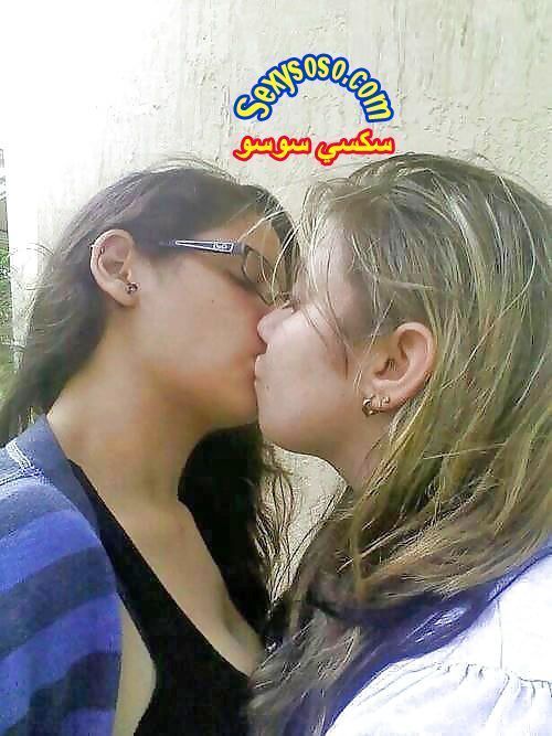 قبلات-مثليات-عربيات-6.jpg