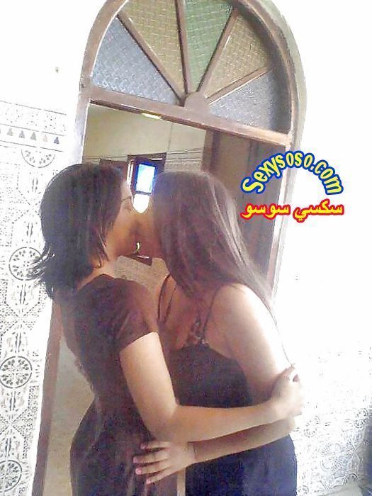 قبلات-مثليات-عربيات-11.jpg