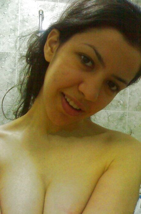Babes_Flashing_Teens_Hot_Arab_Egyptian_Girl_4754402-7-1.jpg