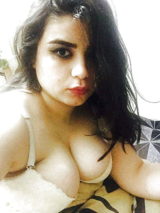 BBW_Big_Boobs_Flashing_Arab_Egyptian_hijab_girl_bbw_naked_4529388-6.jpg