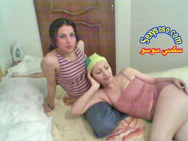 دلع-البنات-المثليات-على-بعضها-10.jpg