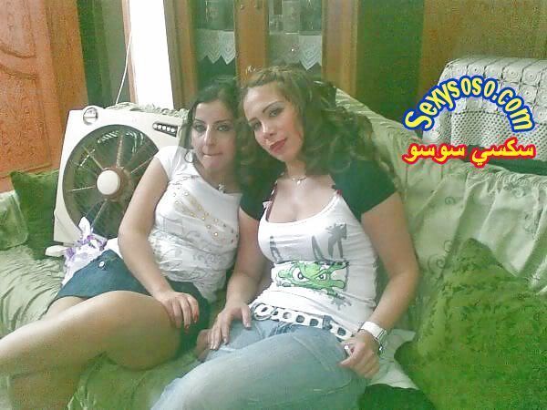 دلع-البنات-المثليات-على-بعضها-16.jpg