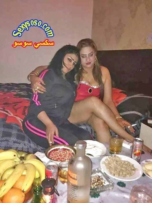 دلع-البنات-المثليات-على-بعضها-19.jpg
