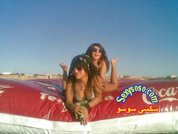 صور-سحاق-بنات-عربيات-بالبكيني-على-البحر-2.jpg