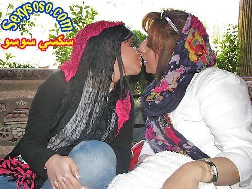 قبلات-و-رومانسية-المثليات-العرب-4.jpg