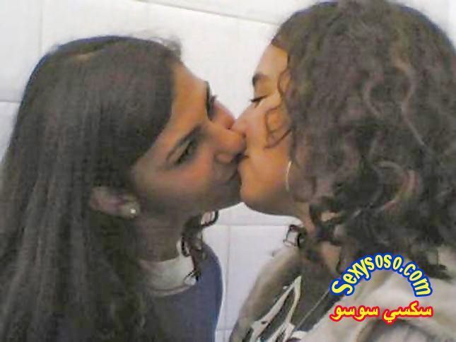 قبلات-و-رومانسية-المثليات-العرب-23.jpg