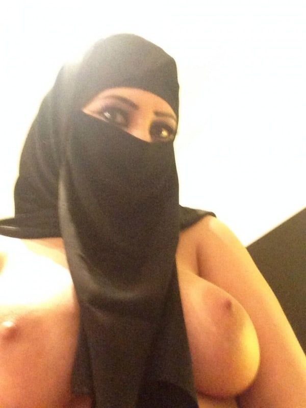 laila-arabe-voilee-gros-seins-4.jpg