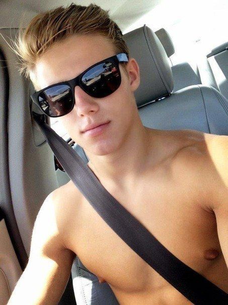 Tumblr_l_690348530404382.jpg