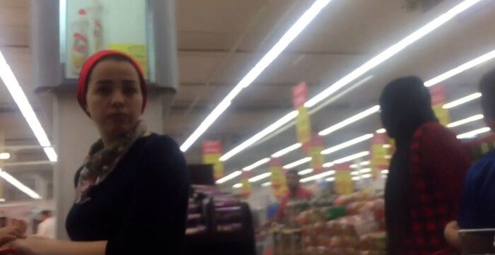 تصوير محجبة سورية من تحت الفستان ولابسة كلوت احمر 3.jpg