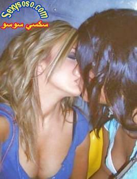 بنات-عرب-بيبوسو-بعض-بالفم-و-الشفايف-10.jpg