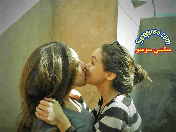 بنات-عرب-بيبوسو-بعض-بالفم-و-الشفايف-13.jpg