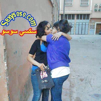 بنات-عرب-بيبوسو-بعض-بالفم-و-الشفايف-14.jpg
