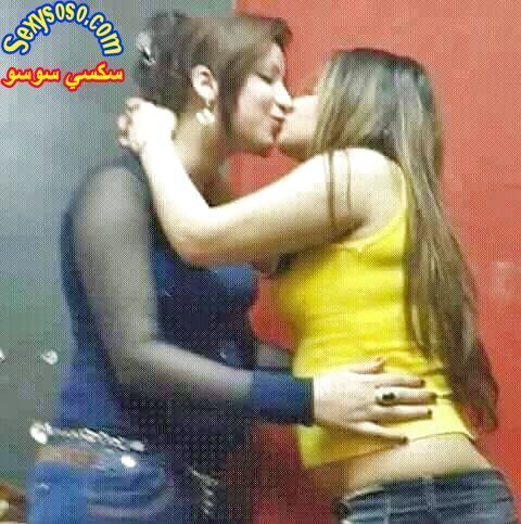قبلات-بنات-شواذ-عرب-5.jpg