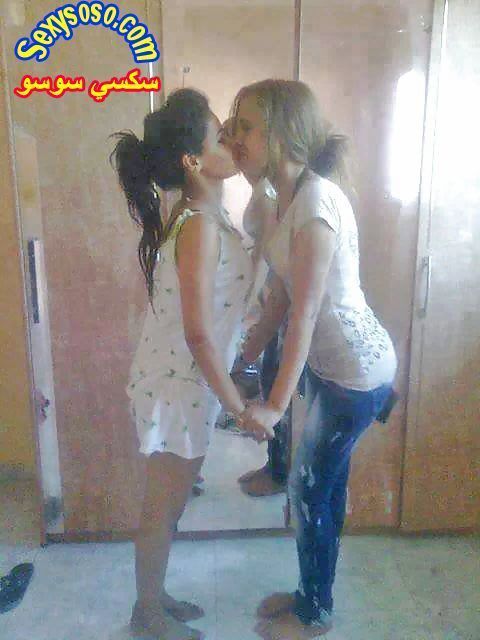 قبلات-بنات-شواذ-عرب-9.jpg
