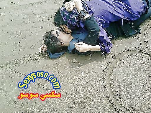 قبلات-بنات-شواذ-عرب-18.jpg