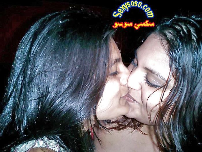 بنات-عرب-بيبوسو-شفايف-بعض-6.jpg