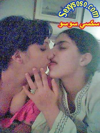 بنات-عرب-بيبوسو-شفايف-بعض-14.jpg