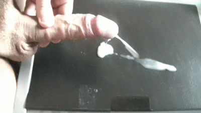 Hunk cums on black Folder.gif