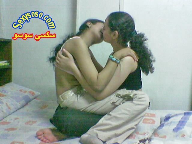 رومانسية-المثليات-أحلى-قبلات-5.jpg
