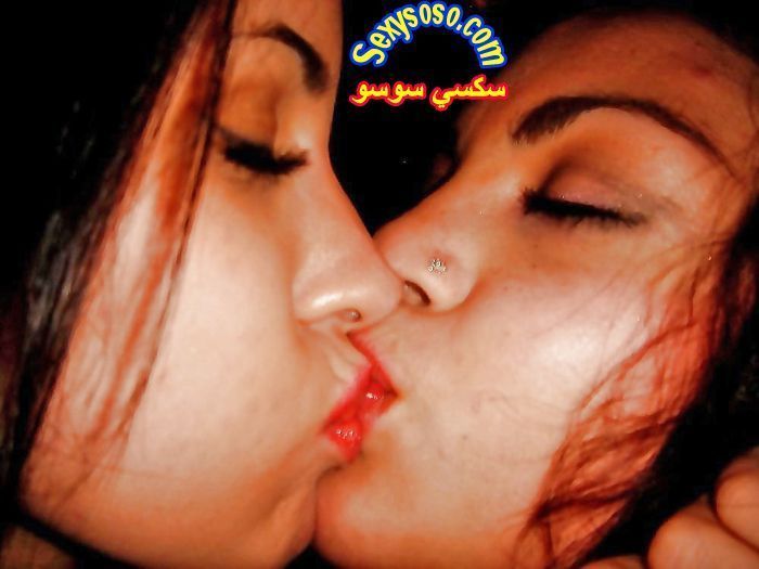 رومانسية-المثليات-أحلى-قبلات-17.jpg