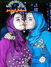 صور-بوس-مثليات-محجبات-4.jpg
