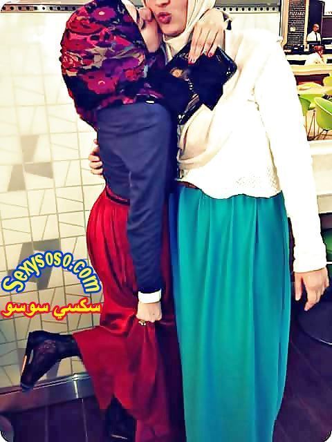 صور-بوس-مثليات-محجبات-11.jpg